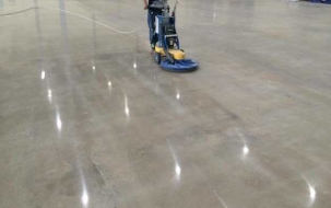 Nên lựa chọn đơn vị đánh bóng nền nhà xưởng nào đáng tin cậy?