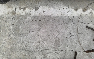 Lý do nền nhà xưởng mới xây lại bị bong tróc nhanh chóng