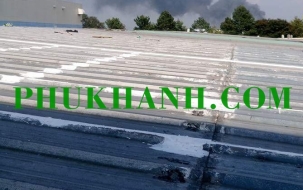 Chống dột mái tôn và phủ keo kháng tia tử ngoại toàn bộ diện tích mái tôn tại nhà máy công ty V-Rohto (Việt Nam)