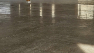 Lựa chọn đơn vị thi công phủ tăng cứng nền uy tín hàng đầu