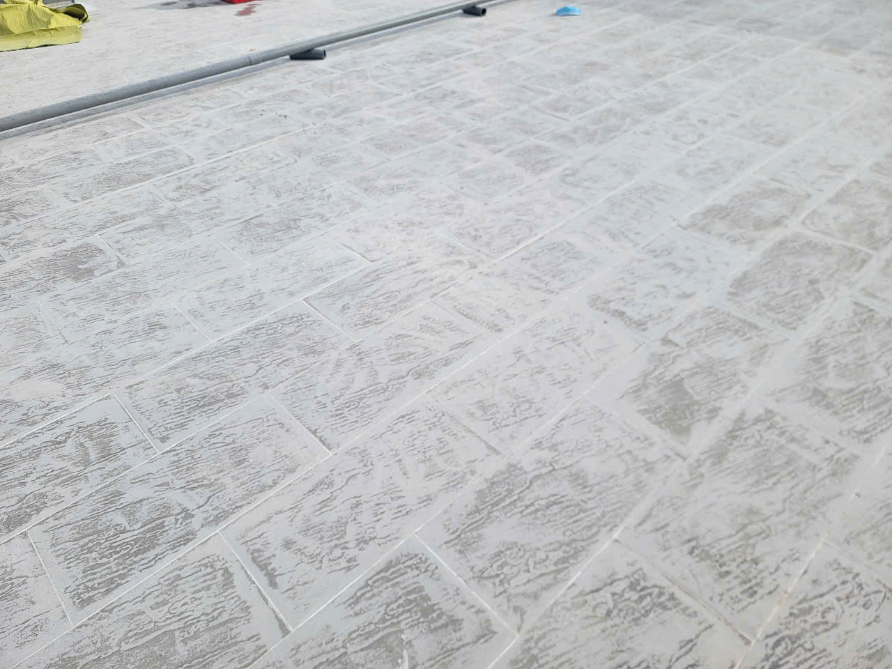 chong-tham-vach-tuong-nha-xuong