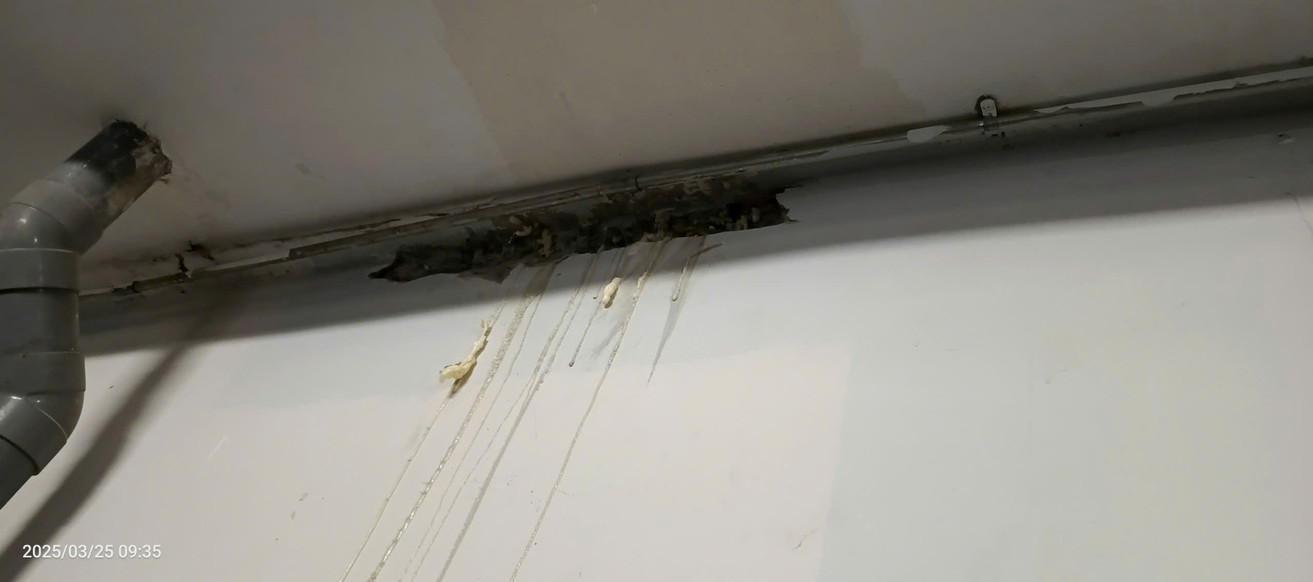 thi-cong-sua-chua-ro-ri-nuoc