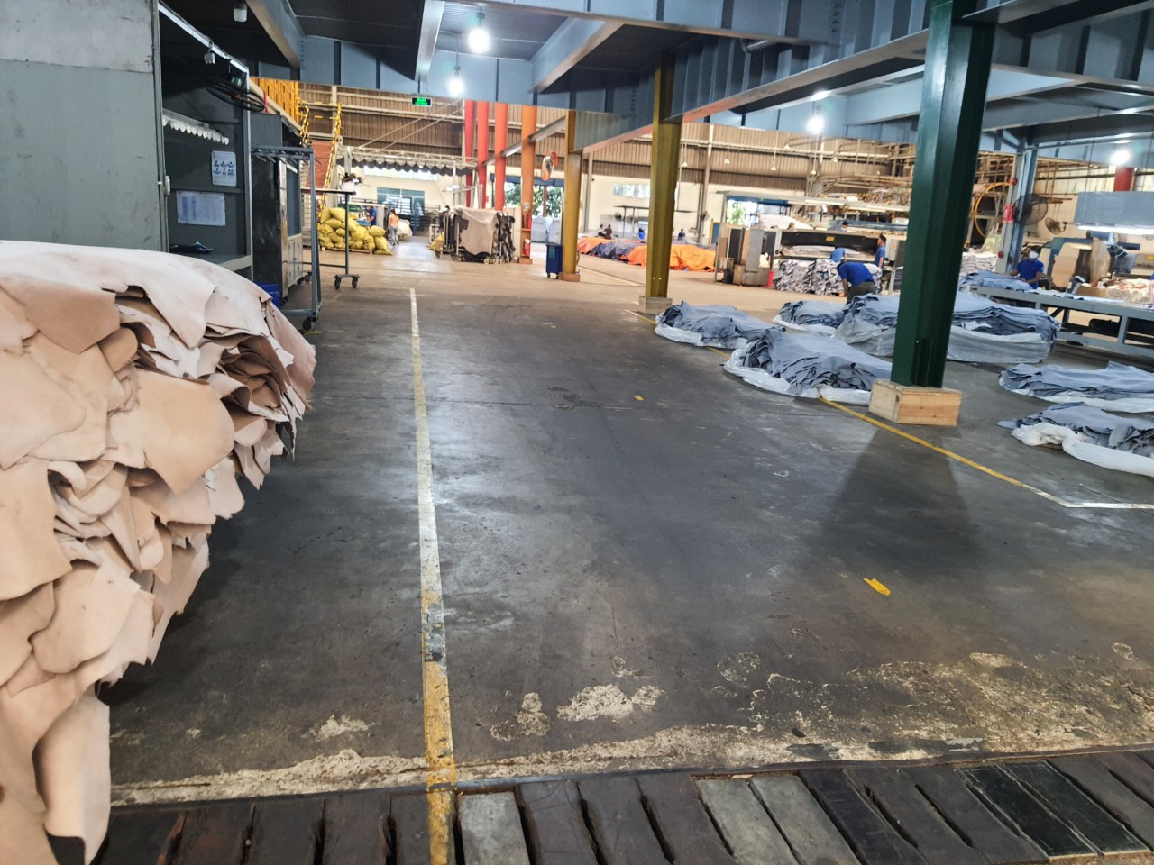 Nhà thầu thi công sàn epoxy uy tín