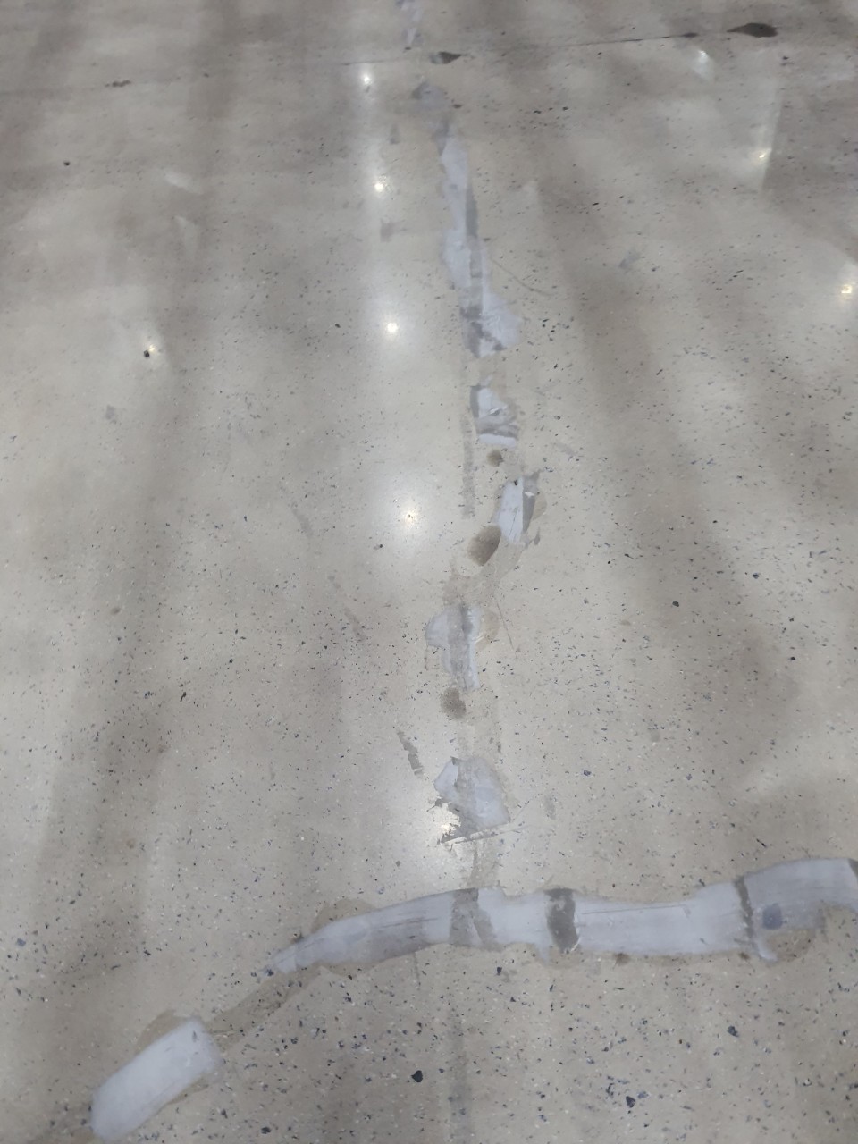 chuyên xử lý vết nứt bê tông nhà xưởng