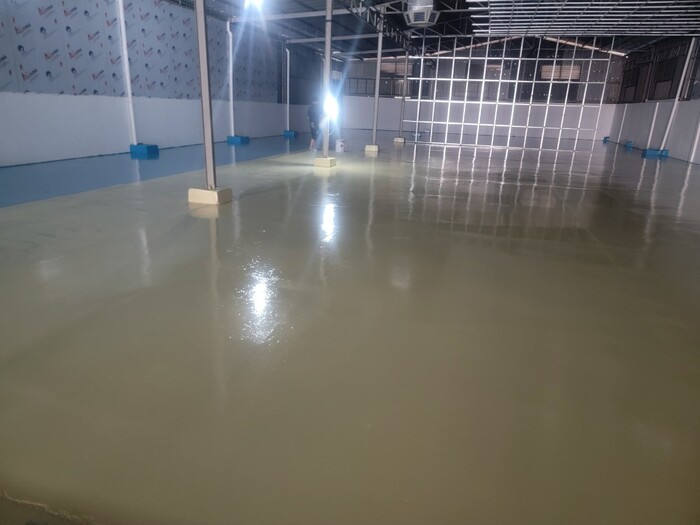 đánh bóng sàn nhà xưởng